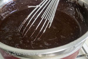 Торт Цифра из медовых коржей: Добавить яйца и разрыхлитель