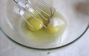 Пирог на маргарине с вареньем - фото шаг 2