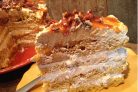 Тыквенный торт с карамелью и орехами