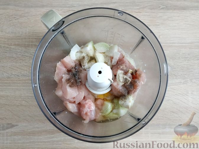 Фото приготовление рецепта: Фрикадельки с картофелем в духовке шаг №8