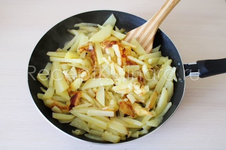 Вкусная жареная картошка с корочкой на сковороде