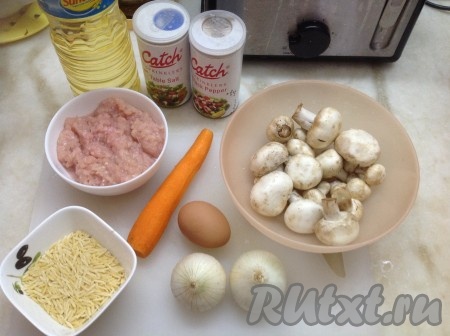 Подготовить необходимые продукты для приготовления грибного супа с куриными фрикадельками.