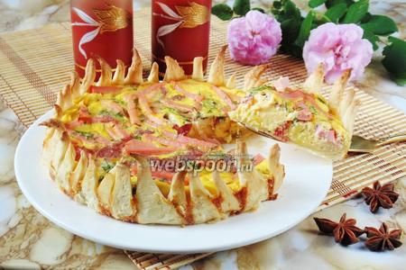 Фото рецепта Закусочный пирог с колбасой «Цветок»