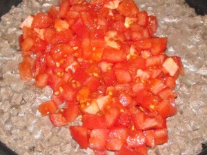 помидоры добавлены в мясо