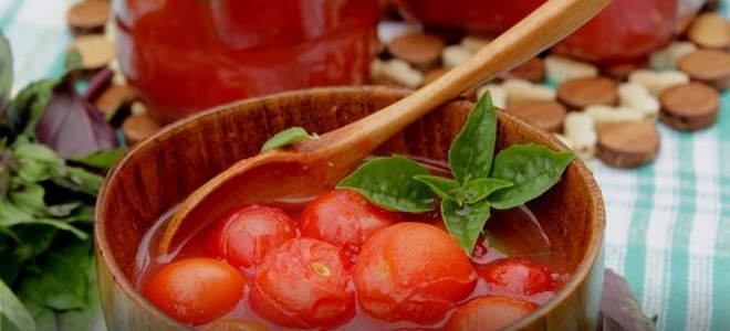 сладкие помидоры в томатном соке